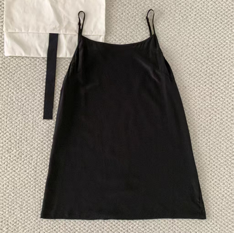 Completo da donna in seta con  - Summer Clothing In Winter recensione e prezzo